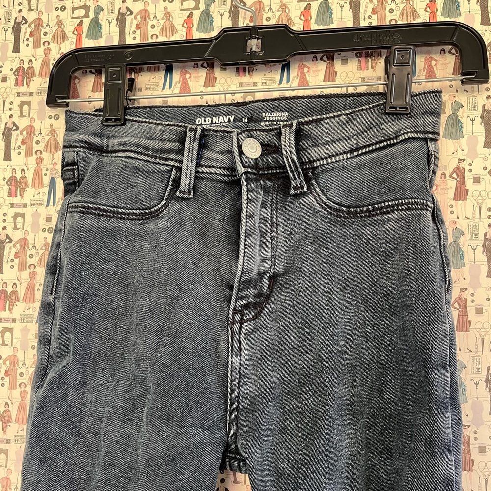 Old Navy Jeggings 🖤 - Picture 2 of 6
